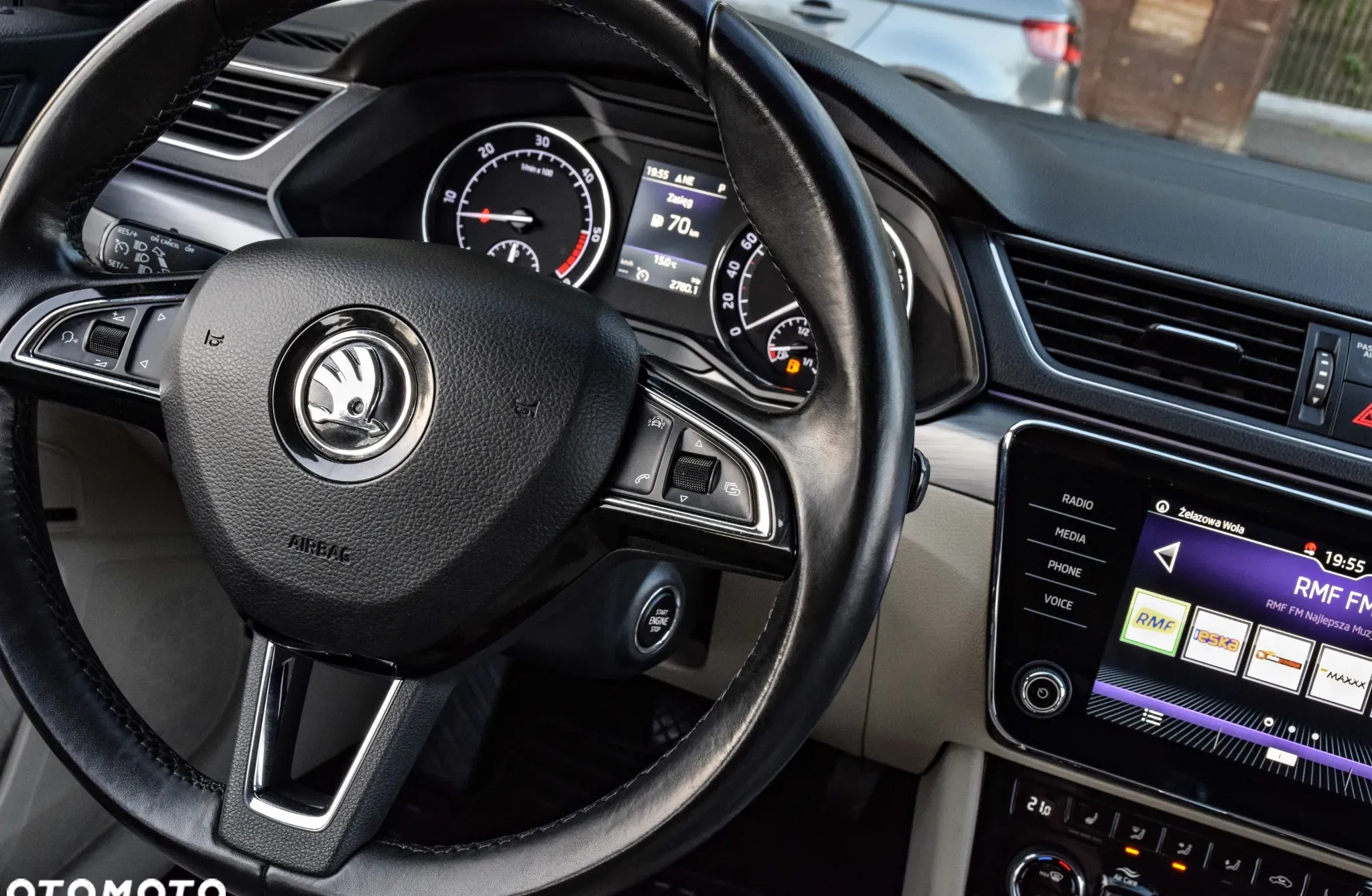 Skoda Superb cena 84900 przebieg: 200000, rok produkcji 2018 z Sochaczew małe 742